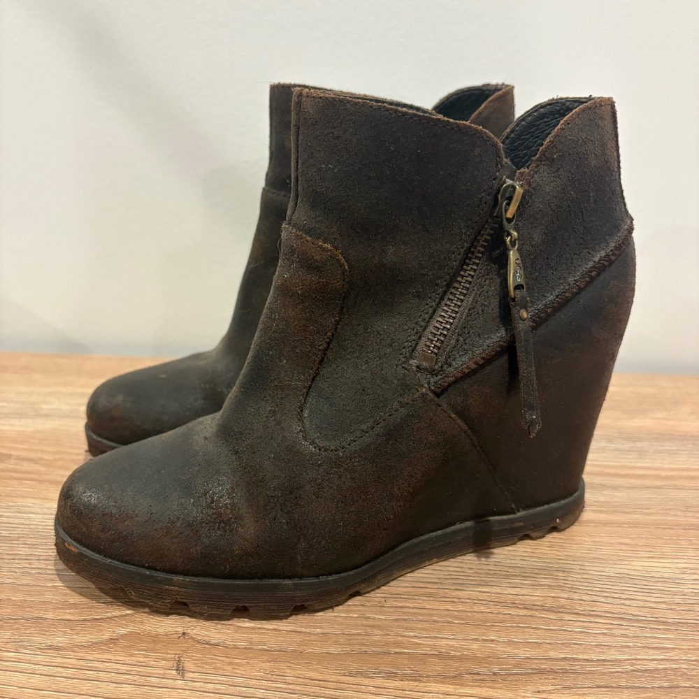 UGG Myrna Wedge Ankle Boots Women Brown size 7.5 Suede Zip 1008715
